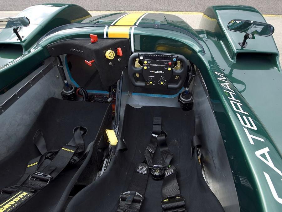 Интерьер Caterham-Lola SP/300.R 2011 года  (фото 12 из 12)